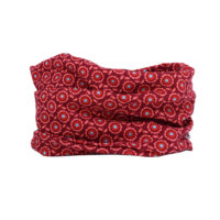 Cuello entretiempo en rojo de flores.