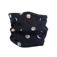 Coll polar de llunes i planetes en blau