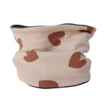 Cuello polar de corazones en tonos rosados